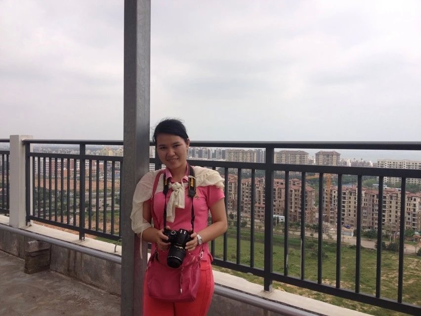 辦公室-黃海敏    紛紛萬(wàn)事，直道而行！